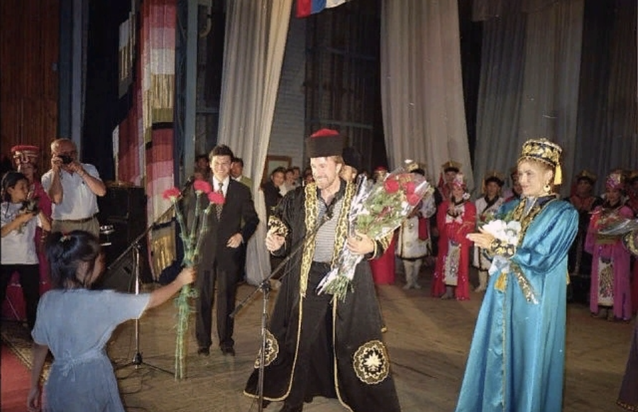 Чак Норрис в Калмыкии. Июнь 1998 года.